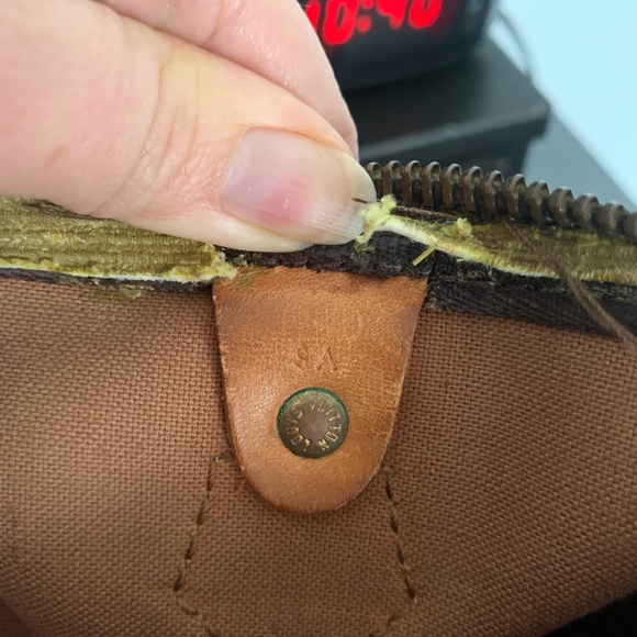 💕💕Authentic Louis Vuitton Speedy 30 💕💕zipper is almost completely off. - Picture 6 of 9